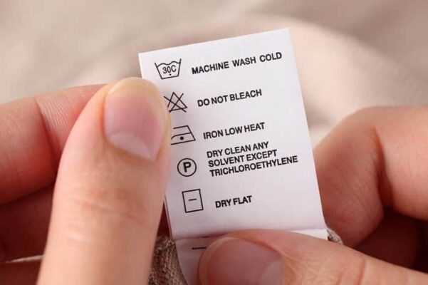Nhãn mác quần áo với ký hiệu giặt ủi giúp nhận biết chất liệu trong thời trang xanh chính hãng